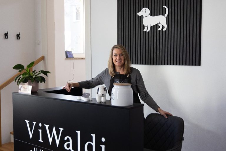 Bild Julia, Hundefriseurin