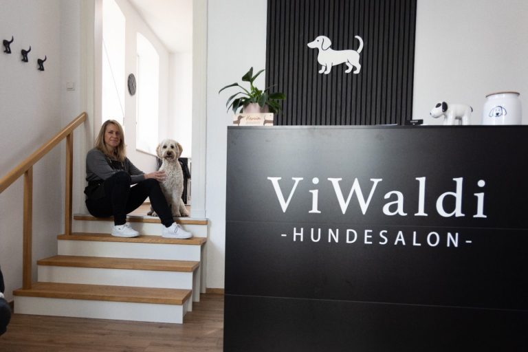 Groomerin Julia, Hundefriseurin, Hundefrisörin, Hundesalon Bild Julia, Hundefriseurin